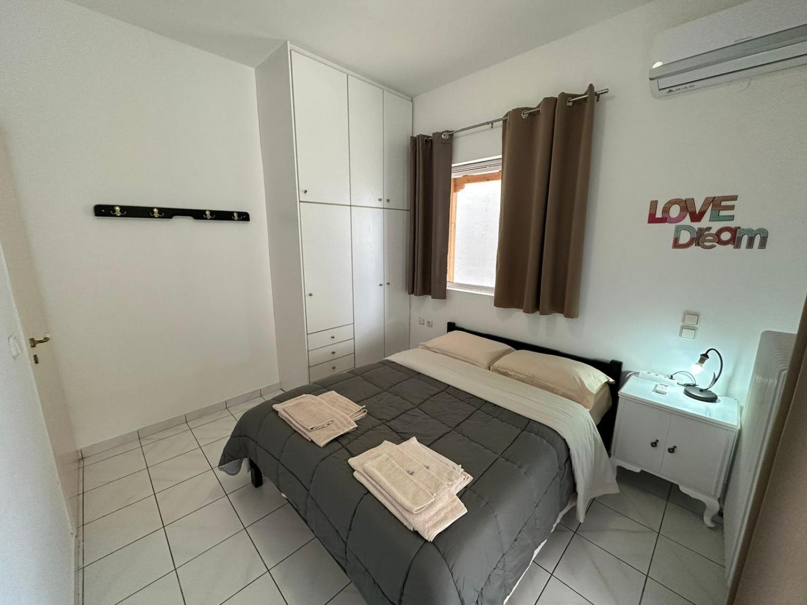 La Vita Apartments-Near Airport & Sea Artemida  Phòng bức ảnh